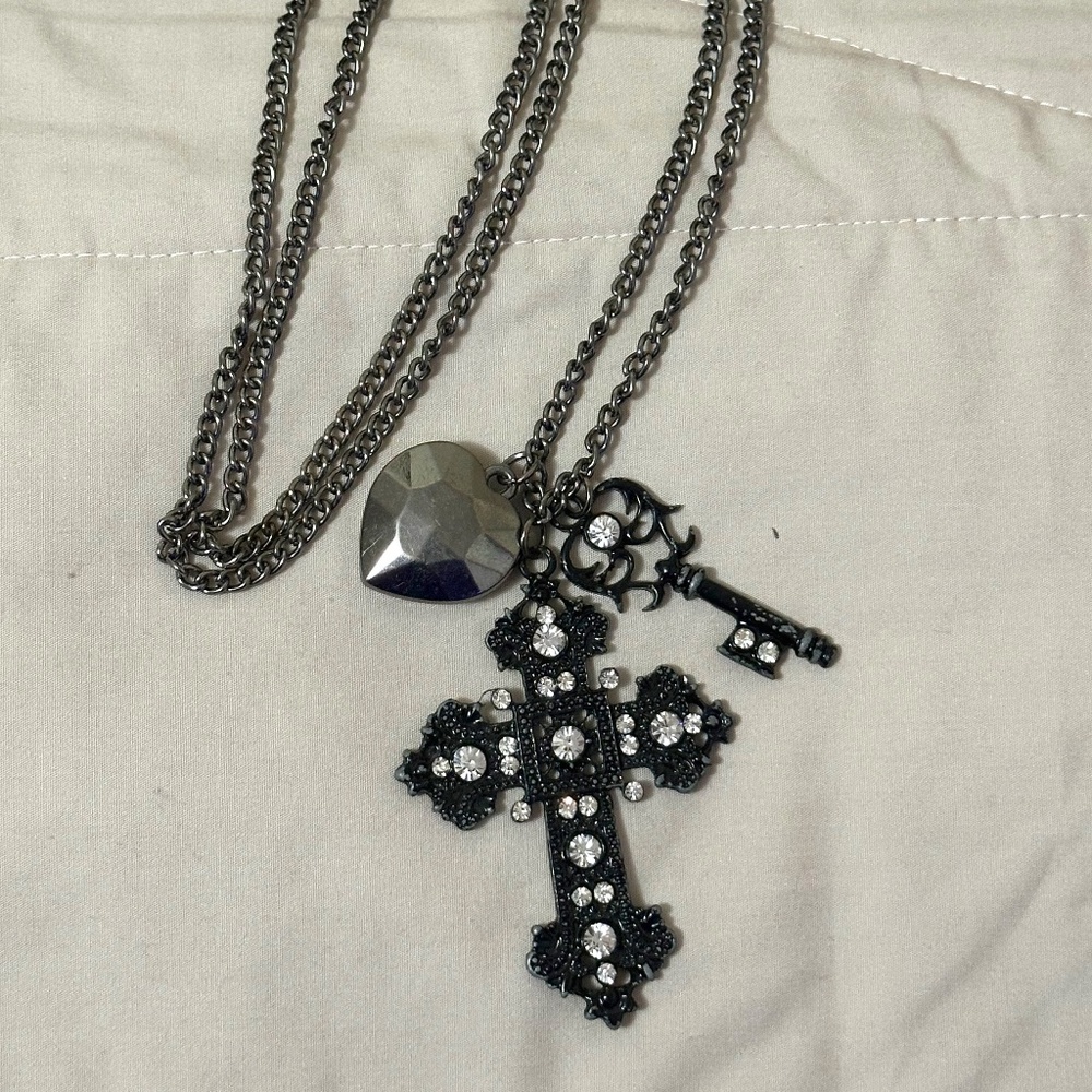 2/$20 Y2K Vintage black Gothic Rosary Cross necklace W/heart & skeleton key